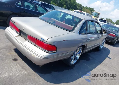 1995 Ford Crown Victoria Lx z USA, uszkodzony, nr VIN 2FALP74W2SX196680